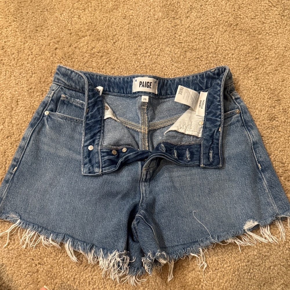 PAIGE Women's Frayed Hem Blue Jean Shorts - Noella Short. Size 26